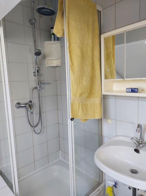 Helle Ruhige Zimmer Zu Vermieten 카셀 외부 사진
